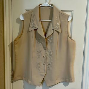 Ship n shore, size 18, tan, light weight material, 100% polyester. Small beads